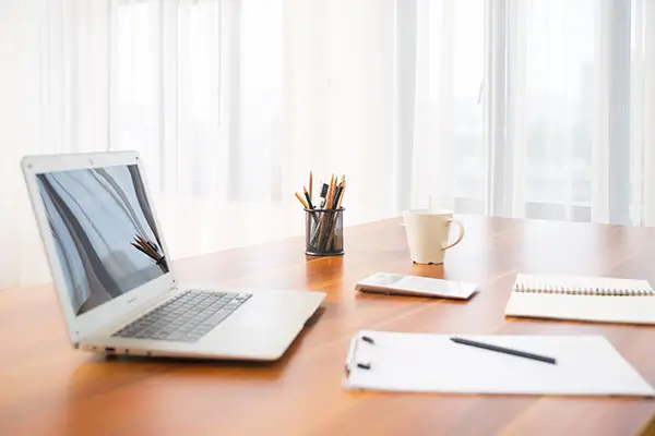 电脑靠什么传输信息